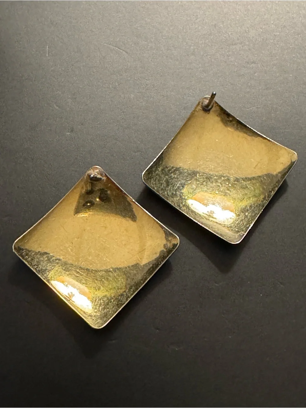 Vintage Gold Tone Ribbed Shell Stud Earrings Coastal Nautical Textured